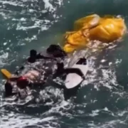 Equipes de resgate atendem ocorrência com parapente na Praia de São Conrado
