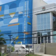 Imagem de apoio para reportagem sobre a agenda cultural de São Gonçalo, com Diego Besou, Gonça Comedy, Kwesny e Samba da Feira de Neves, destacando preços, horários, locais e classificações