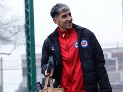 Alan Lescano, do Argentinos Juniors, em meio à negociação para reforçar o Vasco