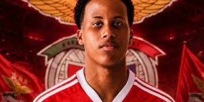 Alan Santos em atuação pelo Flamengo. O atacante formado nas categorias de base rubro-negras disputou partidas pelo profissional em 2026 e se destacou na campanha do vice-campeonato da Libertadores Sub-20