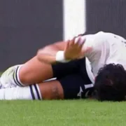 Alex Telles durante partida do Botafogo pelo Campeonato Brasileiro