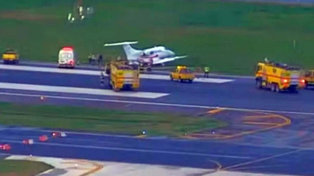Aeronave fora da pista no Aeroporto Santos Dumont após incidente durante pouso Aeronave fora da pista no Aeroporto Santos Dumont após incidente durante pouso