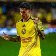 Imagem do jogador Brian Rodríguez comemorando vitória durante partida entre América do México e San Diego FC