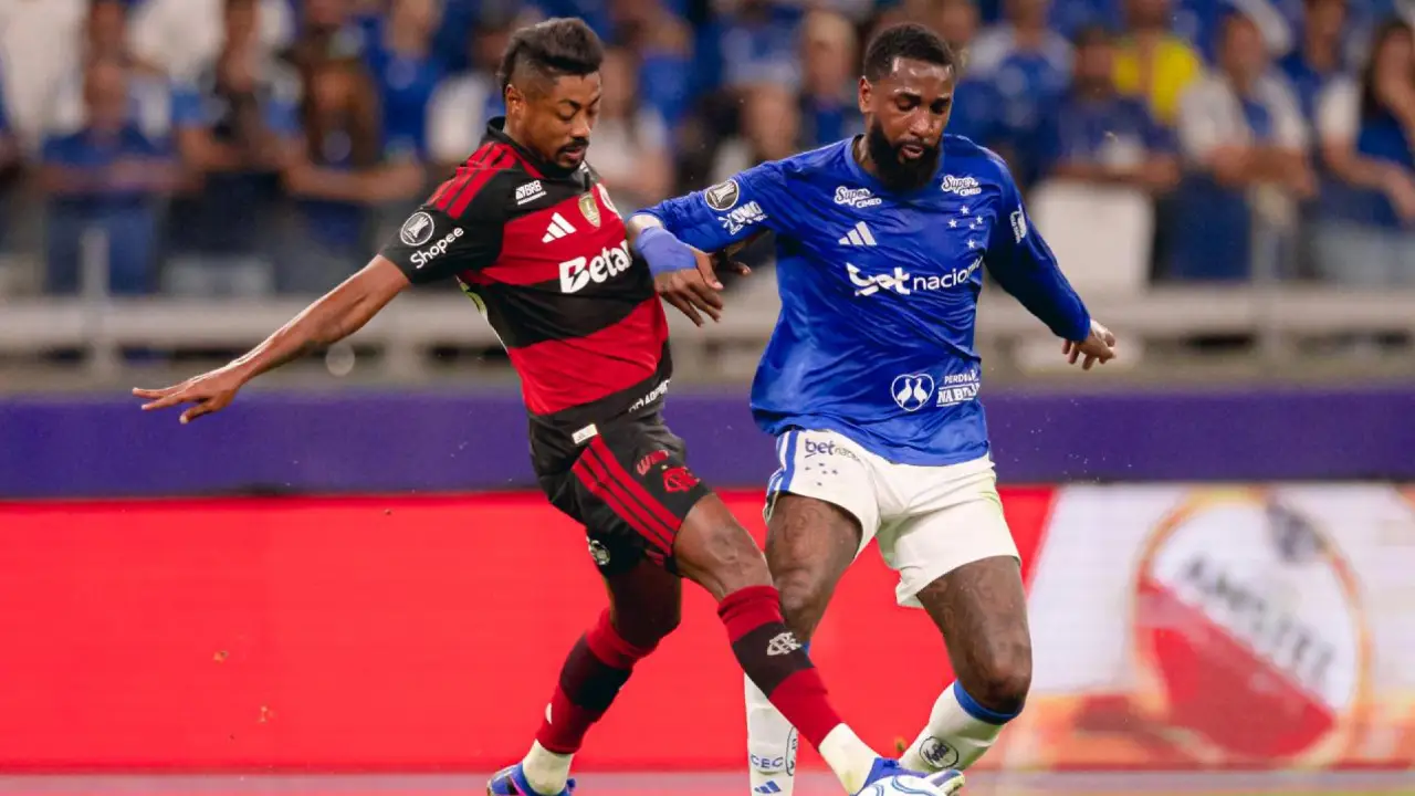 Bruno Henrique durante Cruzeiro x Flamengo, no Mineirão, pelo jogo de ida das oitavas da Libertadores de 2026. O atacante rubro-negro reclamou da entrada de Matheus Henrique e relatou dores e inchaço no tornozelo após a partida Bruno Henrique durante Cruzeiro x Flamengo, no Mineirão, pelo jogo de ida das oitavas da Libertadores de 2026. O atacante rubro-negro reclamou da entrada de Matheus Henrique e relatou dores e inchaço no tornozelo após a partida