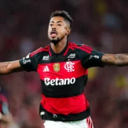 Bruno Henrique comemora gol do Flamengo contra o Vitória no Maracanã