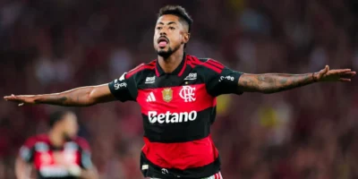 Bruno Henrique comemora gol do Flamengo contra o Vitória no Maracanã