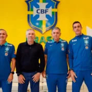 Carlo Ancelotti durante atividade da Seleção Brasileira. Após a Copa do Mundo de 2026, o treinador retomou o processo de observação de jogadores e começa a estruturar o grupo que representará o Brasil no novo ciclo até 2030