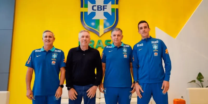 Carlo Ancelotti durante atividade da Seleção Brasileira. Após a Copa do Mundo de 2026, o treinador retomou o processo de observação de jogadores e começa a estruturar o grupo que representará o Brasil no novo ciclo até 2030