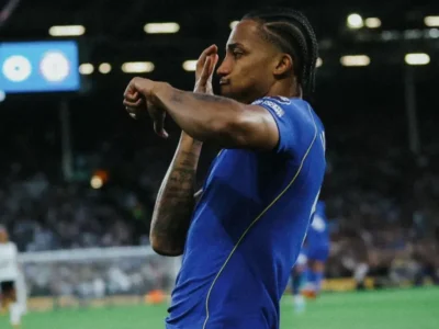 Atacante do Chelsea comemora durante vitória sobre o Brighton pela Premier League