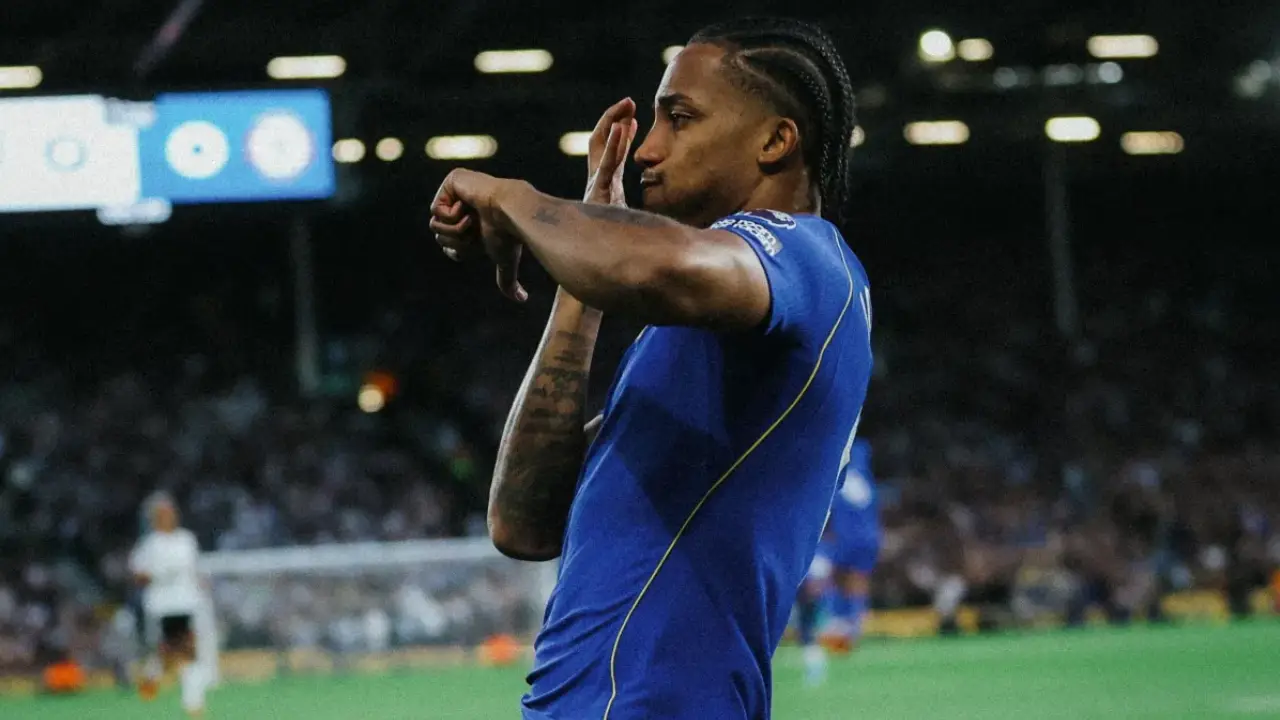 Atacante do Chelsea comemora durante vitória sobre o Brighton pela Premier League