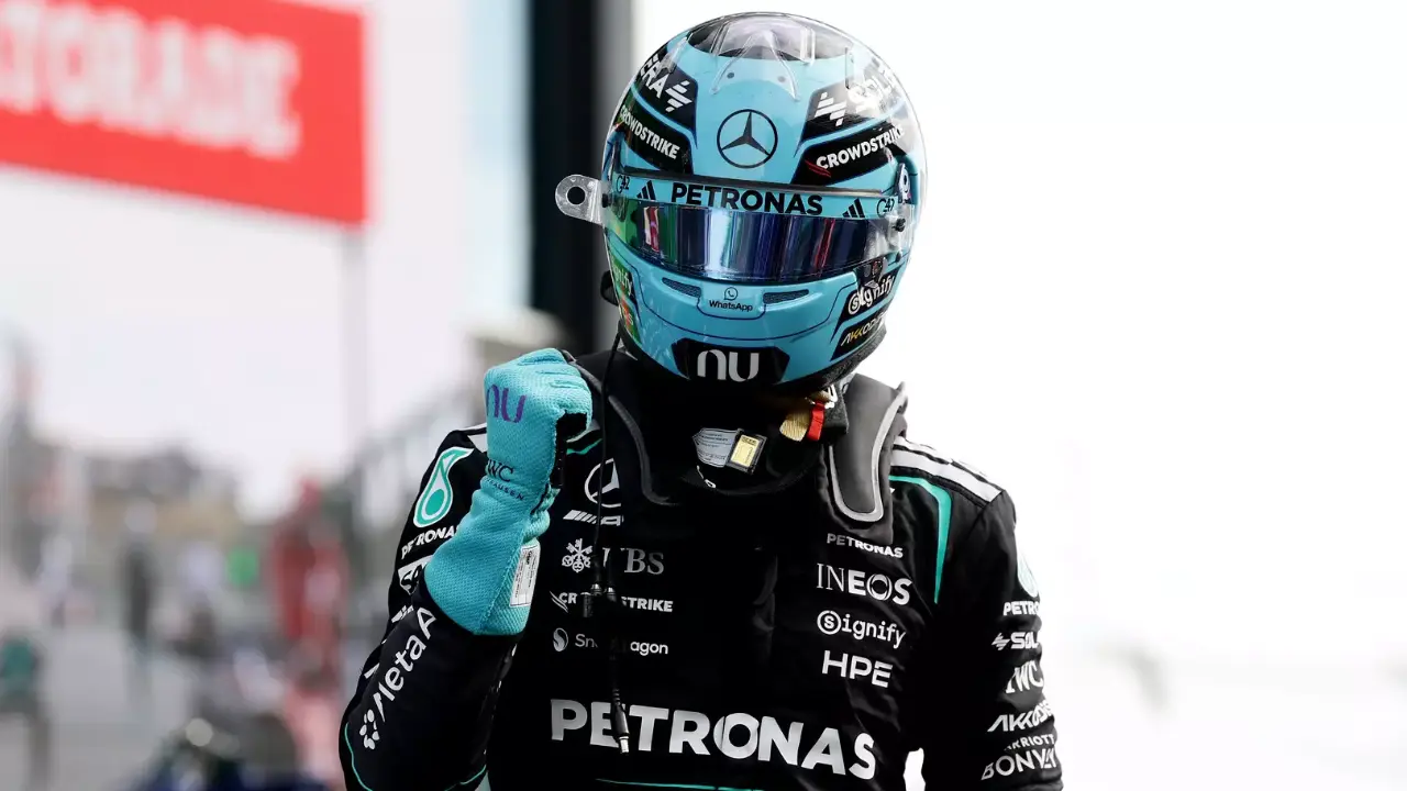 Carros da Fórmula 1 no Circuito de Zandvoort, na Holanda, onde acontece neste sábado o treino classificatório que define o grid para a corrida de domingo