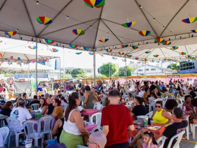 Imagem de apoio para reportagem sobre o Comida Di Rua em Niterói, festival gastronômico com hambúrguer de 1 kg, coxinha gigante, cachorro-quente gigante, torre de churros e Batata de Marechal no feriadão de 7 de Setembro