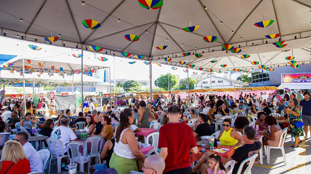 Imagem de apoio para reportagem sobre o Comida Di Rua em Niterói, festival gastronômico com hambúrguer de 1 kg, coxinha gigante, cachorro-quente gigante, torre de churros e Batata de Marechal no feriadão de 7 de Setembro Imagem de apoio para reportagem sobre o Comida Di Rua em Niterói, festival gastronômico com hambúrguer de 1 kg, coxinha gigante, cachorro-quente gigante, torre de churros e Batata de Marechal no feriadão de 7 de Setembro