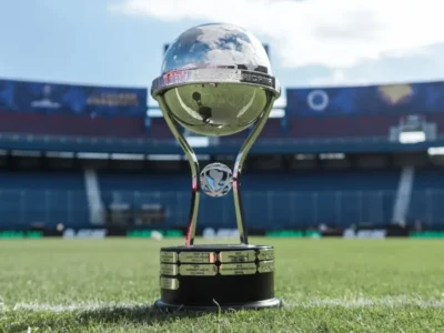 Troféu da Copa Sul-Americana de 2026, com Vasco x Olimpia, Santos x Macará e Cienciano x Botafogo pelos jogos de ida das oitavas de final