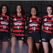 Jogadoras de vôlei feminino durante competição que antecede a Copa Supervôlei Feminino 2026 em Niterói