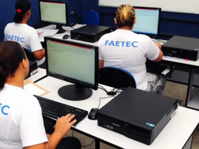 Mulheres participam de curso de qualificação profissional oferecido pela Faetec no Estado do Rio de Janeiro