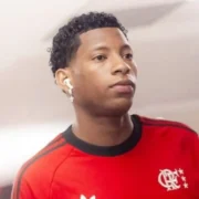 Gonzalo Plata com uniforme do Flamengo antes da transferência para o Dínamo de Moscou
