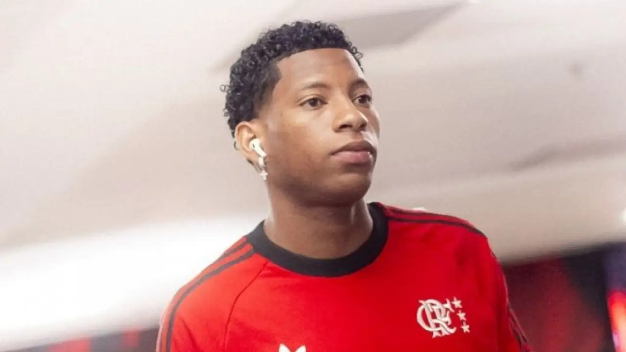 Gonzalo Plata com uniforme do Flamengo antes da transferência para o Dínamo de Moscou