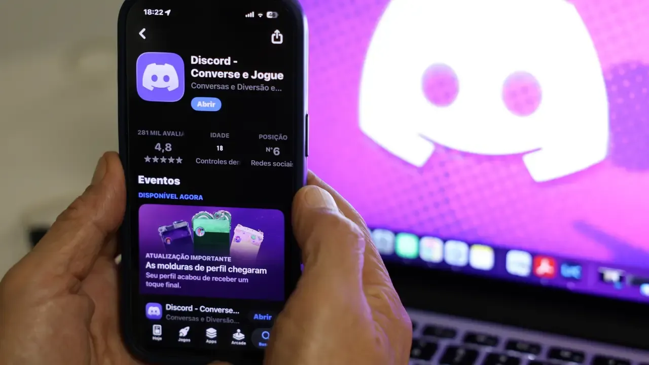 Aplicativo Discord exibido em dispositivo eletrônico. A ANPD determinou a suspensão preventiva das transmissões ao vivo enquanto a empresa não comprovar medidas adicionais de proteção para crianças e adolescentes no Brasil