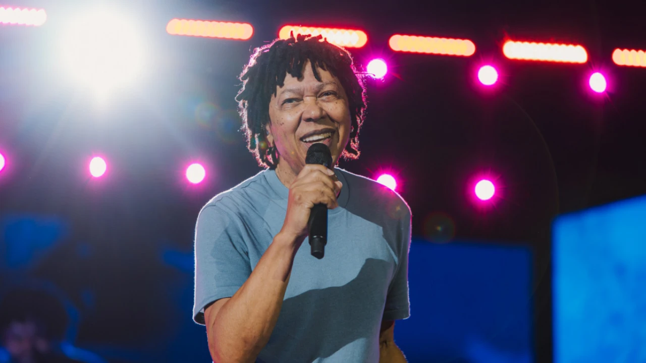 Djavan no Rio de Janeiro apresenta a turnê de 50 anos na Farmasi Arena em agosto de 2026