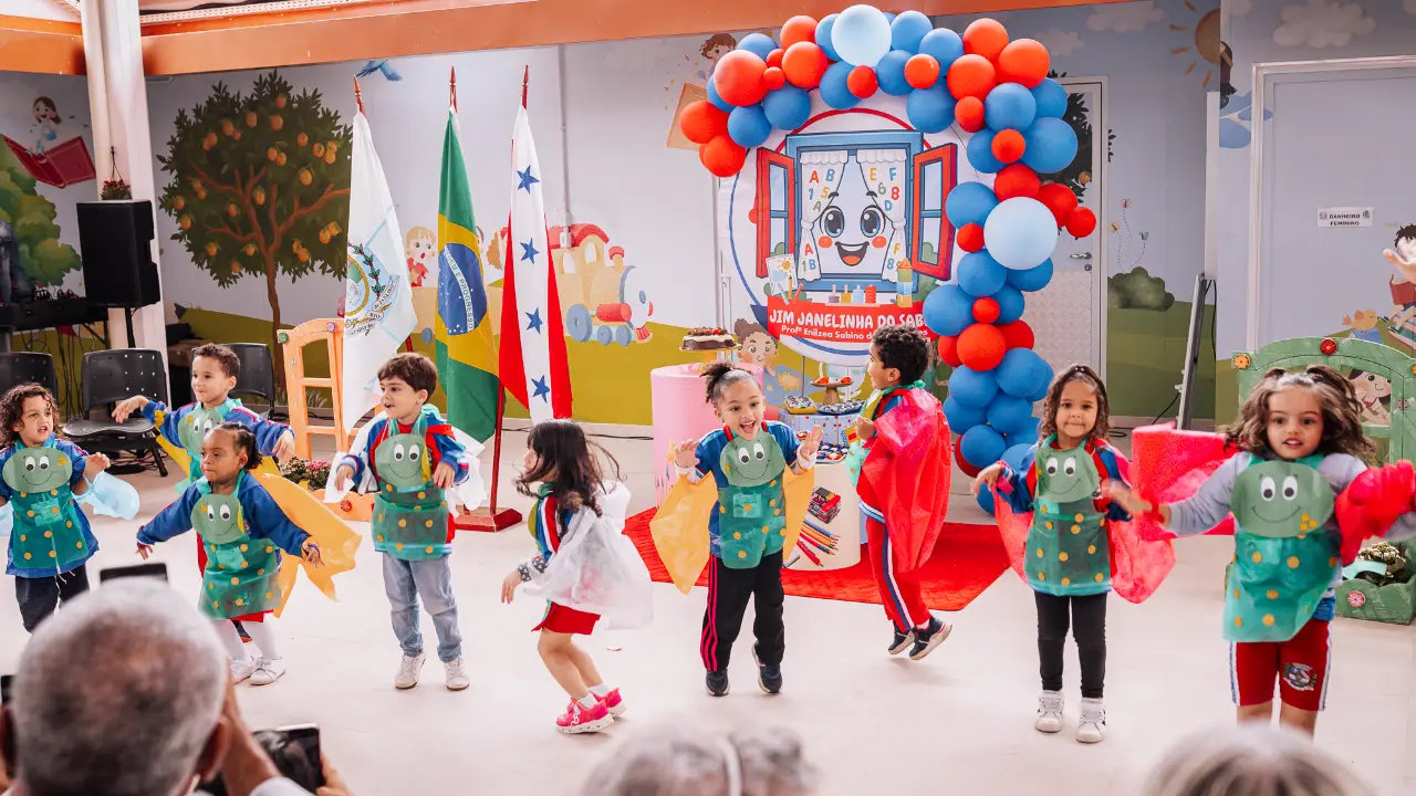 Crianças em atividade de Educação Infantil em unidade municipal de Maricá Crianças em atividade de Educação Infantil em unidade municipal de Maricá