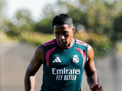 Endrick durante partida pelo Real Madrid antes de sofrer problema muscular