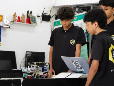 Estudantes da Escola Municipal João Brazil participam de competição de robótica educacional