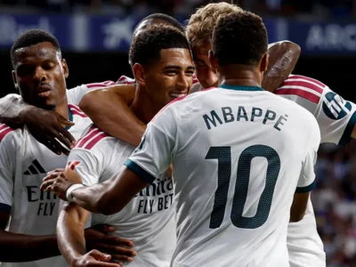 José Mourinho comanda o Real Madrid diante do Espanyol no RCDE Stadium. A partida marcou o início da segunda passagem do treinador português pelo clube e terminou com vitória por 2 a 1, decidida por Carlos Espi nos acréscimos