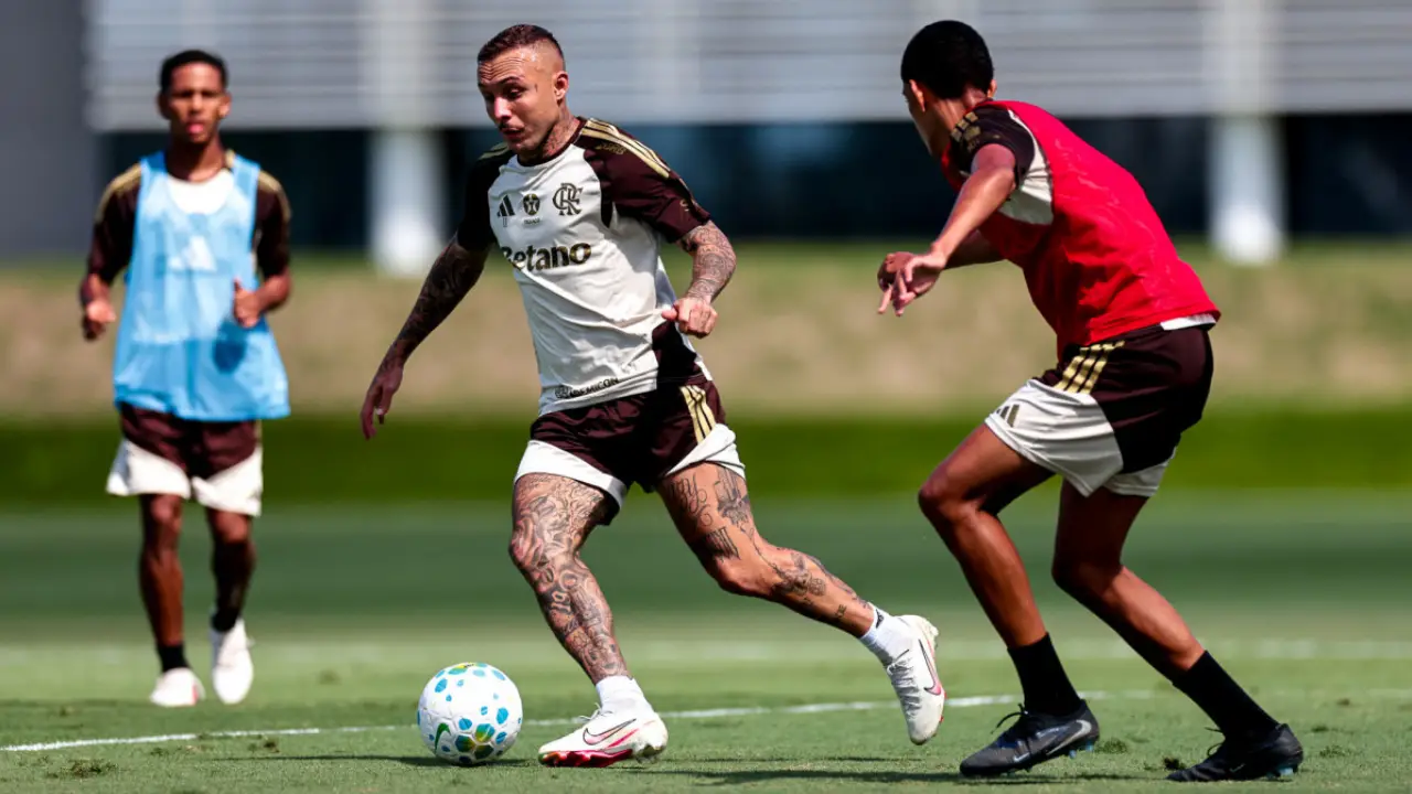 Everton Cebolinha durante partida do Flamengo antes de possível transferência