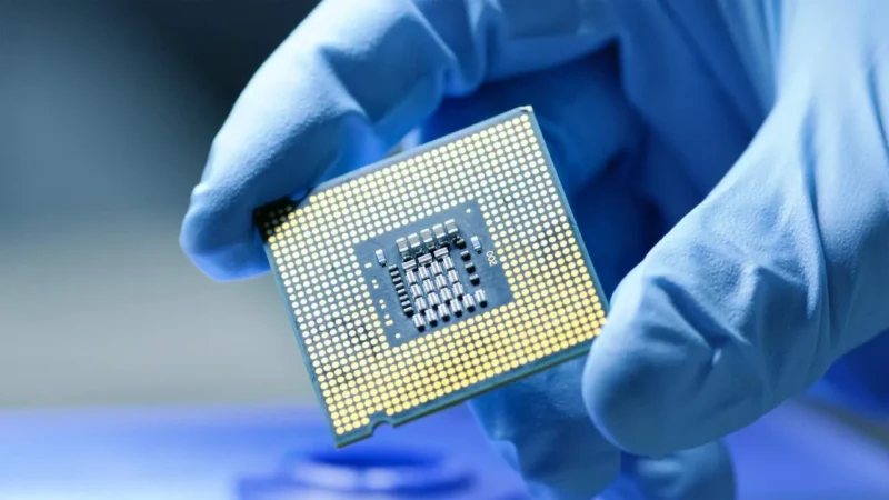 Artigo analisa a retomada da fábrica de semicondutores Ceitec e a estratégia brasileira de desenvolver dispositivos de potência em carbeto de silício para veículos elétricos e transição energética