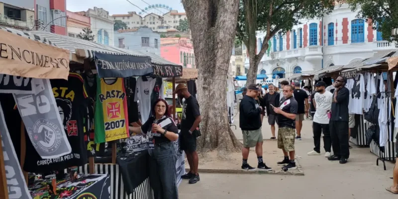Feira Autônoma Vascaína reúne torcedores e expositores na celebração dos 128 anos do Vasco