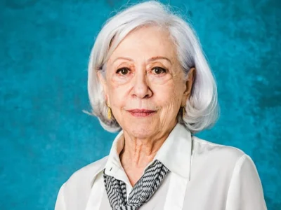 Imagem da atriz Fernanda Montenegro durante ensaio fotográfico