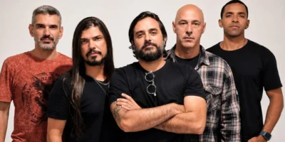 Festival gratuito de rock em Piratininga com bandas e food trucks na Praça do Descobrimento.