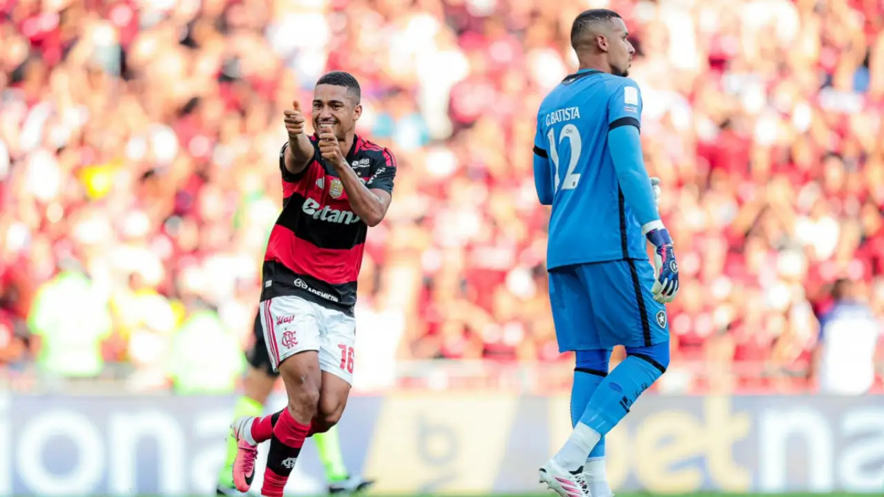 Samuel Lino comemora gol do Flamengo diante do Botafogo no Maracanã Samuel Lino comemora gol do Flamengo diante do Botafogo no Maracanã
