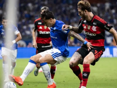 Lucas Paquetá durante Cruzeiro x Flamengo, no Mineirão, pelo jogo de ida das oitavas de final da Copa Libertadores de 2026. O meia marcou o gol que garantiu o empate rubro-negro por 1 a 1