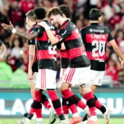 Jogadores do Flamengo reunidos durante partida pelo Campeonato Brasileiro