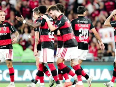 Jogadores do Flamengo reunidos durante partida pelo Campeonato Brasileiro