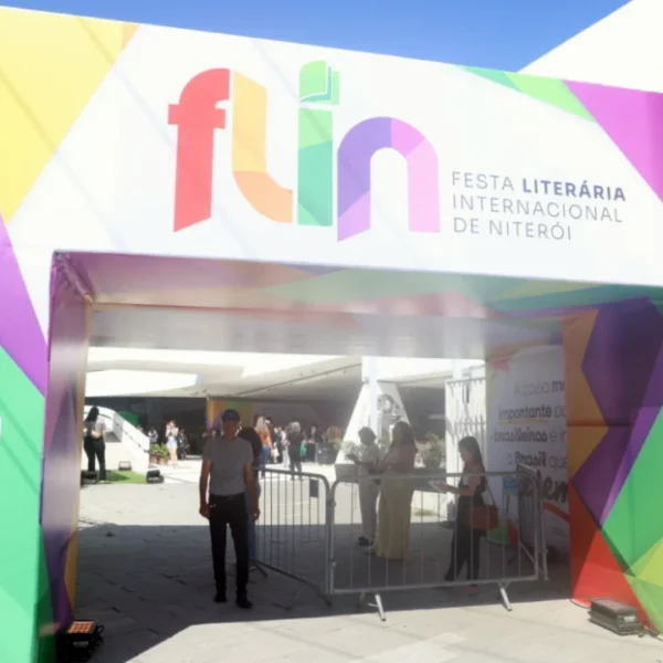 Imagem de divulgação da Festa Literária Internacional de Niterói 2026, que reúne escritores, artistas e pesquisadores entre 13 e 16 de agosto no Reserva Cultural, em São Domingos