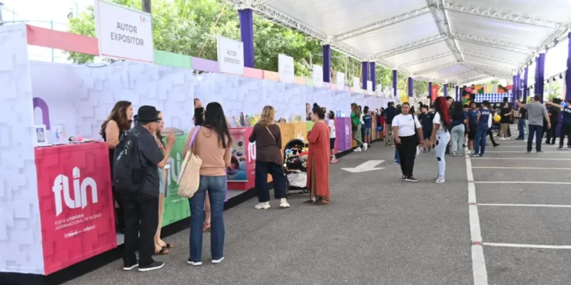 Público participa da abertura da FLIN 2026 no Reserva Cultural, em Niterói