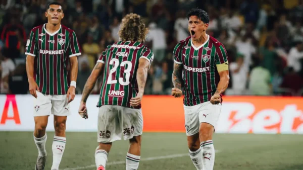 Germán Cano comemora o gol que decidiu Fluminense x Palmeiras pela 23ª rodada do Campeonato Brasileiro de 2026. O Tricolor venceu por 3 a 2 e encerrou uma sequência de oito partidas sem vitória