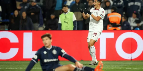 Kevin Serna, jogador do Fluminense, durante duelo contra o Independiente Rivadavia pela Libertadores