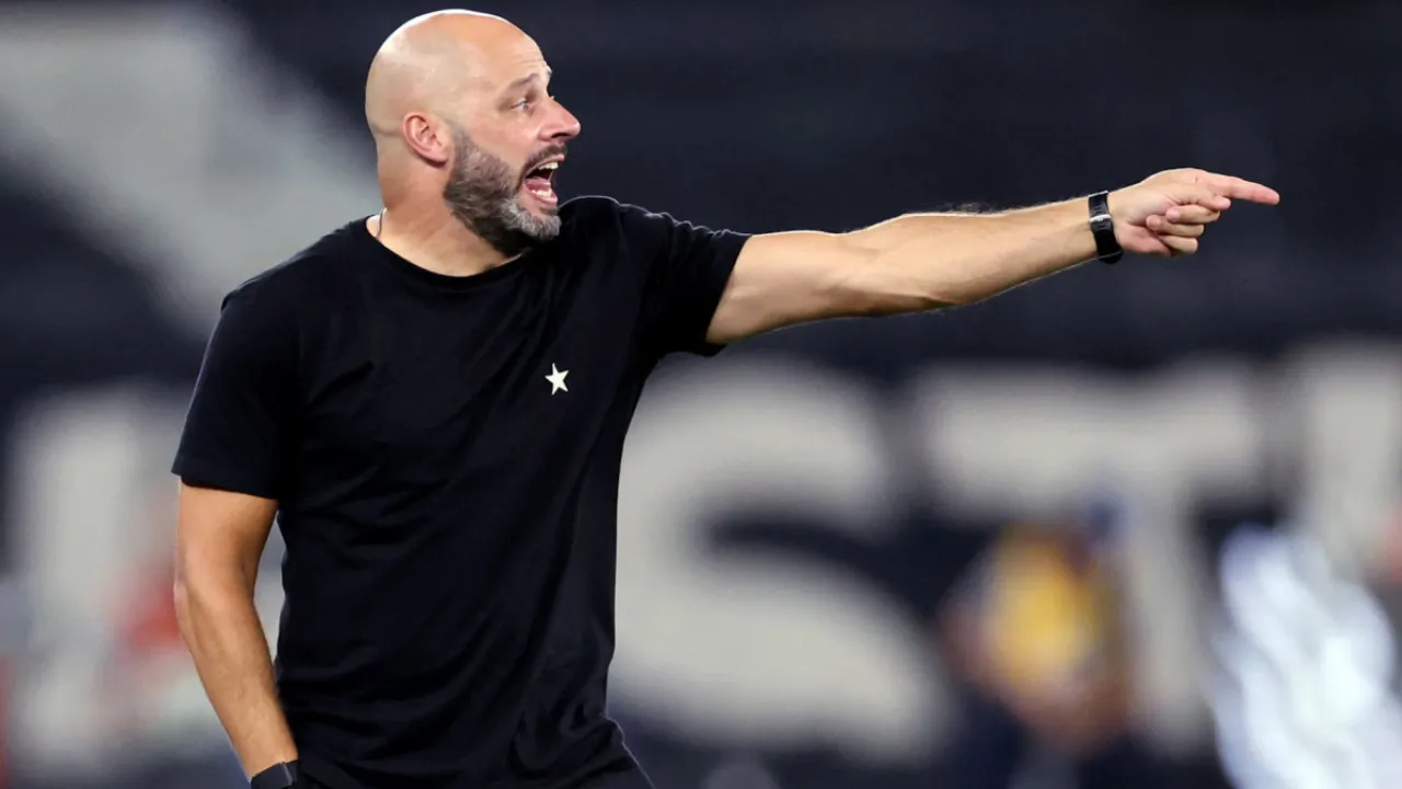 Técnico Franclim Carvalho analisou o empate por 1 a 1 entre Botafogo e Fluminense e explicou as substituições realizadas na reta final