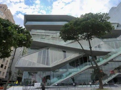 Fachada do Museu da Imagem e do Som de Copacabana, no Rio de Janeiro
