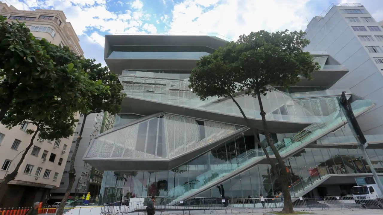 Fachada do Museu da Imagem e do Som de Copacabana, no Rio de Janeiro Fachada do Museu da Imagem e do Som de Copacabana, no Rio de Janeiro