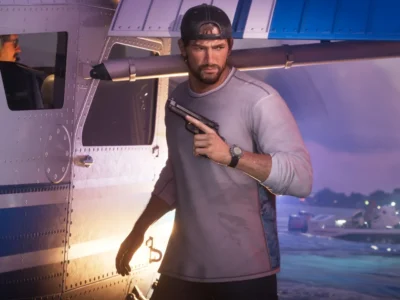 Personagem armado, Jason, ao lado de hidroavião em cena de GTA 6, com barco ao fundo
