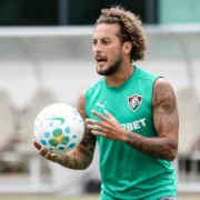 Guga, lateral-direito do Fluminense, durante partida da equipe tricolor