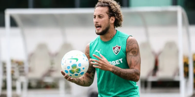 Guga, lateral-direito do Fluminense, durante partida da equipe tricolor