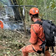 Acidente com helicóptero na região da Vista Chinesa, no Alto da Boa Vista, mobilizou cerca de 40 bombeiros e provocou incêndio em área de vegetação