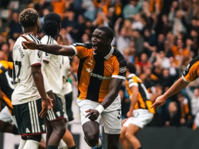Jogadores do Hull City comemoram durante a vitória sobre o Manchester United no MKM Stadium pela primeira rodada da Premier League 2026/27