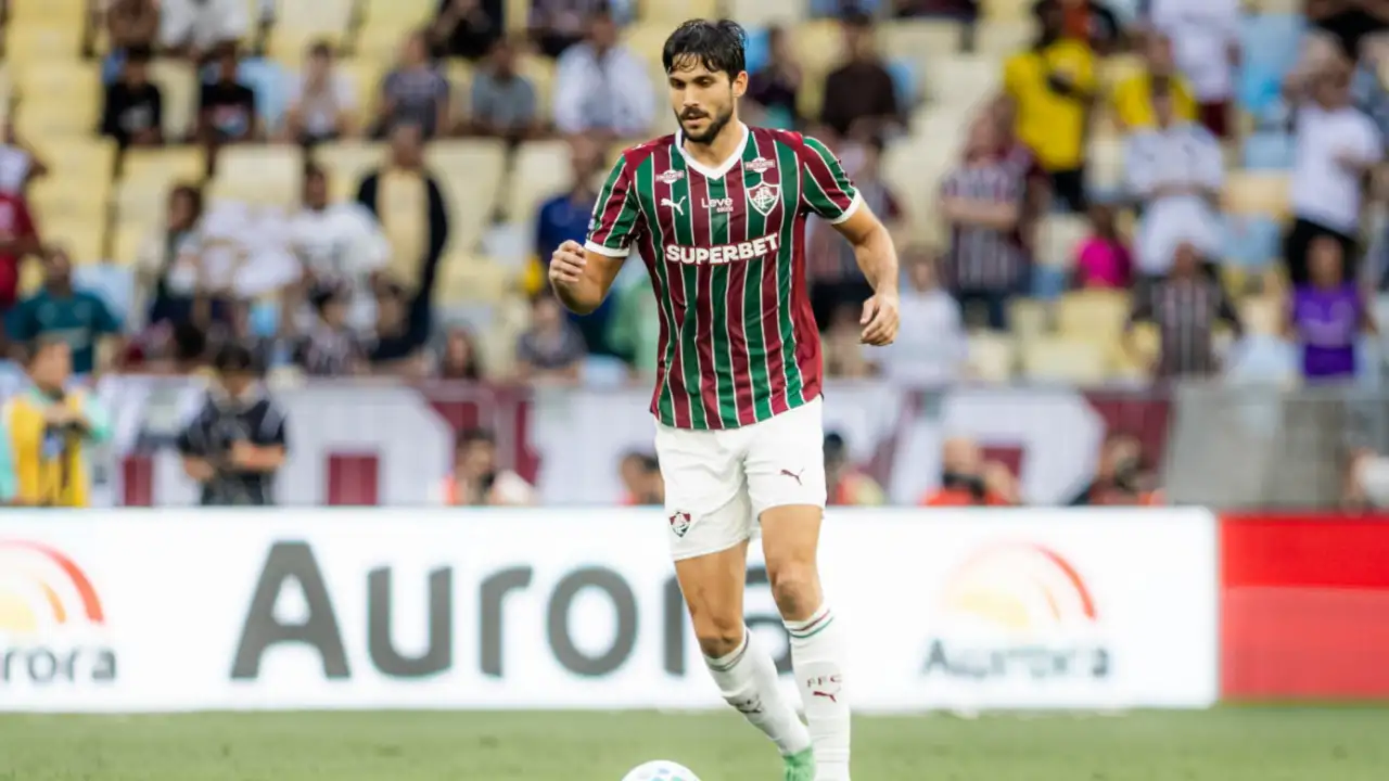Igor Rabello recebe atendimento durante Fluminense x Palmeiras no Maracanã. O zagueiro sofreu uma luxação acromioclavicular no ombro esquerdo e virou preocupação antes da decisão pela Libertadores Igor Rabello recebe atendimento durante Fluminense x Palmeiras no Maracanã. O zagueiro sofreu uma luxação acromioclavicular no ombro esquerdo e virou preocupação antes da decisão pela Libertadores